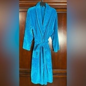 Hannah Robe. Beautiful Turquoise. Size Large